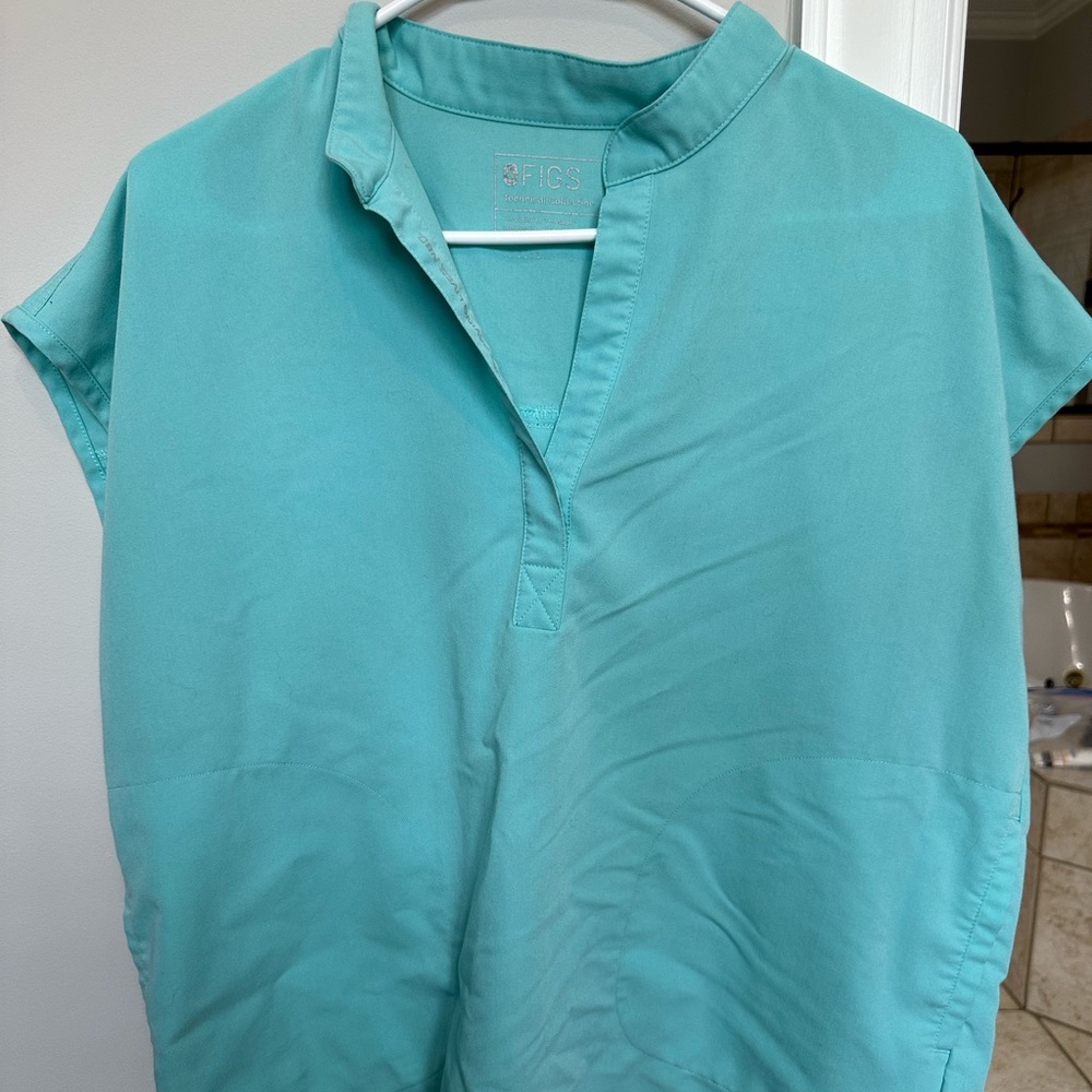 Figs jogger scrub set pants have a small ink stain on back pocket